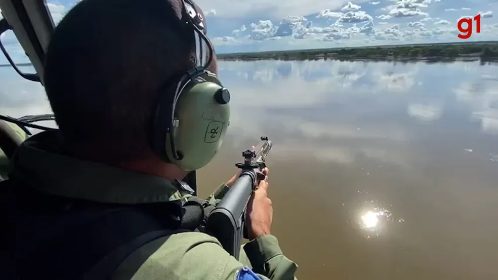 Policiais usam helicóptero e canoas durante caçada por suspeitos de aterrorizar MT e fugir para o Tocantins