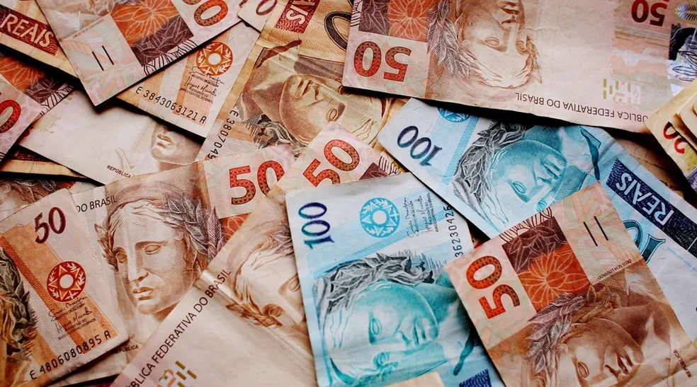 Governo propõe aumento no salário mínimo para R$ 1.421 em 2024