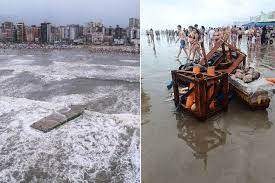Balsa tomba e fogos do Réveillon afundam no mar no litoral de SP