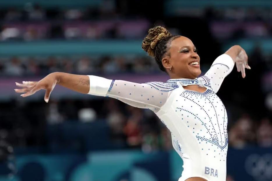 Rebeca Andrade fica com a prata no salto e se torna a 1ª brasileira com 5 medalhas em Jogos Olímpicos