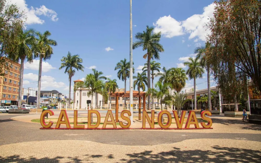 Taxa de turismo: prefeito de Caldas Novas sanciona cobrança